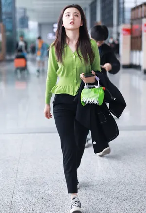 宋祖儿清新甜美机场私服图片_6
