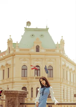 娄艺潇性感塞尔维亚旅拍照图片_8