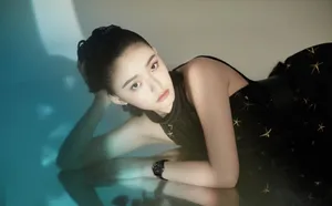 甜美少女林允性感杂志写真