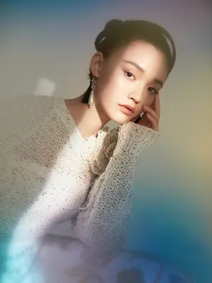 甜美少女林允性感杂志写真_3