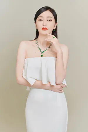 秦岚白裙优雅动人写真图片_3