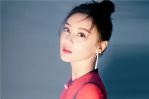 袁姗姗《赞赞新时代》性感魅力图片