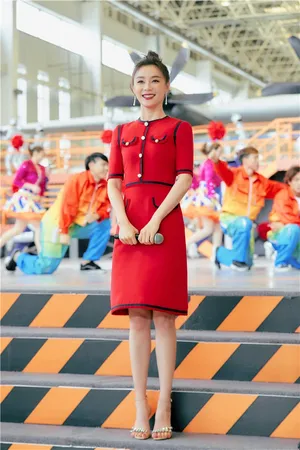 袁姗姗《赞赞新时代》性感魅力图片_4