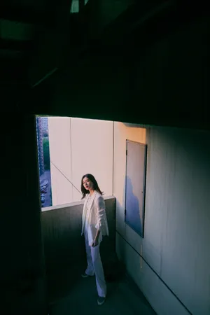 江疏影性感时尚干练写真图片