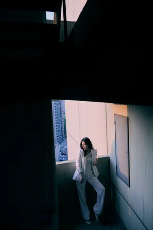 江疏影性感时尚干练写真图片_3