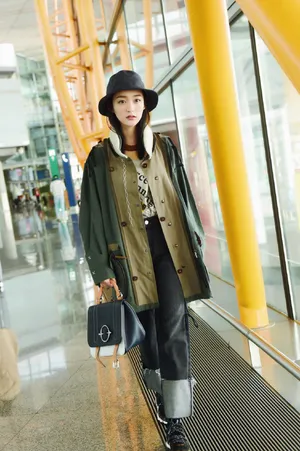 何泓姗唯美机场私服照图片_1