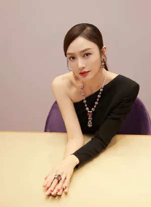 秦岚黑色冷艳知性写真图片_5