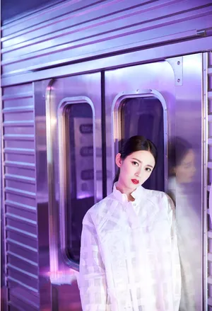 陈钰琪简洁利落时尚写真图片_1