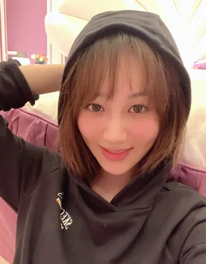 杨紫可爱俏皮自拍图片_2