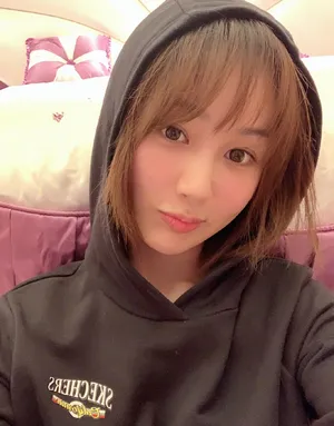 杨紫可爱俏皮自拍图片_3