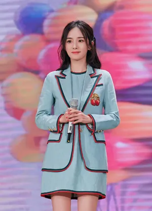 杨幂优雅活动照图片