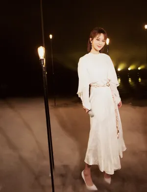 杨紫纯白清新脱俗写真图片_2