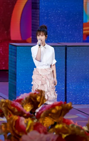 杨紫五四晚会甜美写真图片_5