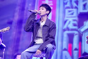 我是唱作人王源帅气剧照图片_2