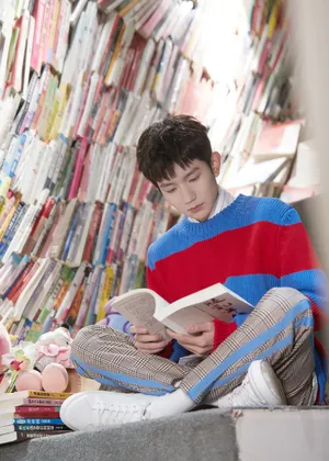 TFBOYS王源五四活动照图片_3