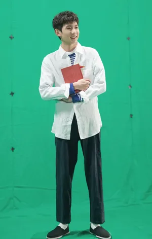TFBOYS王源五四活动照图片_6