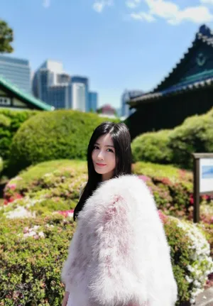 汤晶媚优雅动人写真图片
