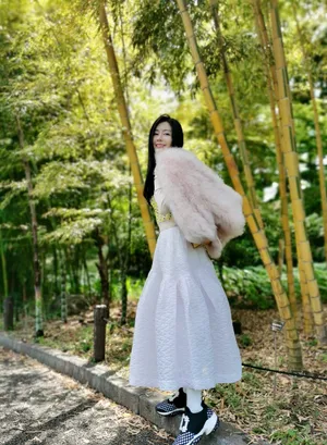汤晶媚优雅动人写真图片_3