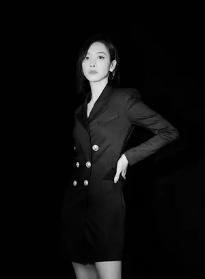 宋茜精致性感帅气写真图片_2