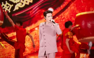 张艺兴五四晚会帅气图片