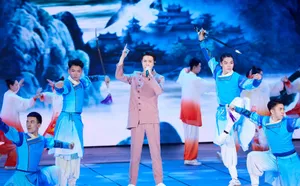 张艺兴五四晚会帅气图片_3
