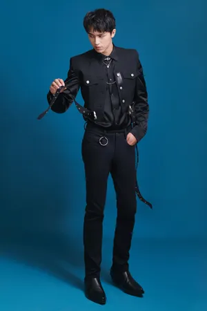 许魏洲五四晚会帅气图片