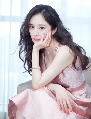 杨幂《筑梦情缘》发布会性感图片_10