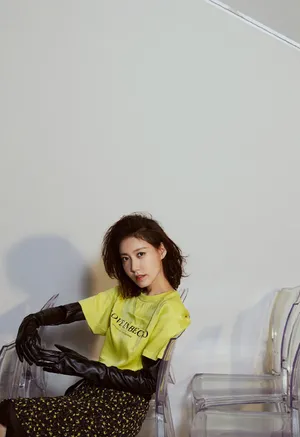 高露成熟妩媚时尚写真图片
