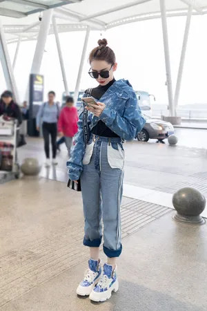 戚薇酷美性感机场街拍图片_1