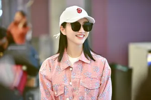 景甜清新甜美休闲街拍图片_5