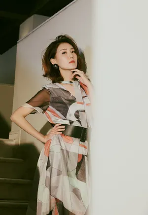 高露优雅动人时尚写真图片_2