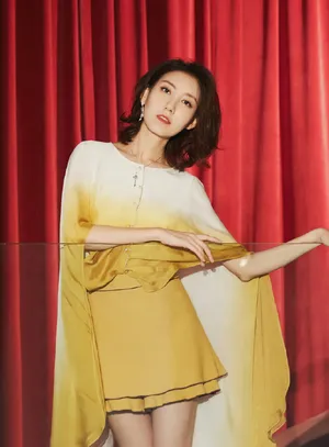 高露柔美养眼时尚写真图片