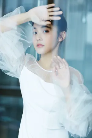 张佳宁纯白甜美写真图片_3