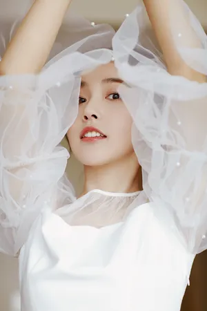 张佳宁纯白甜美写真图片_4