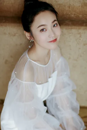 张佳宁纯白甜美写真图片_6