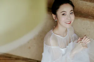 张佳宁纯白甜美写真图片_7