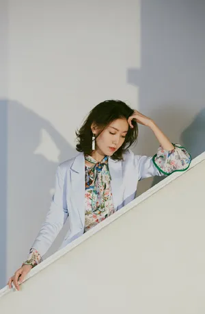 高露清爽干练时尚写真图片_2