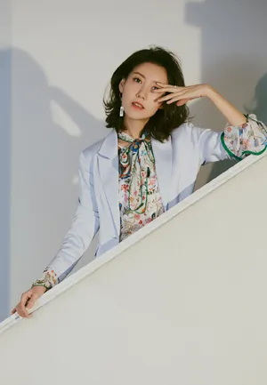 高露清爽干练时尚写真图片_5