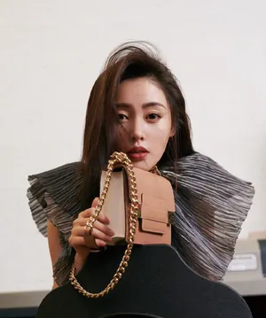 张天爱性感杂志写真图片_3