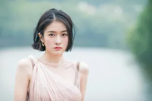 张雪迎短发粉裙活力写真图片_3