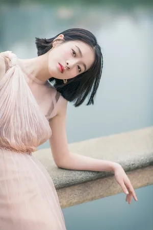 张雪迎短发粉裙活力写真图片_8