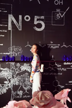 周雨彤甜美时尚写真图片_3