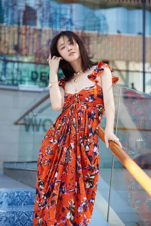 演员谭卓摩登性感写真图片_3