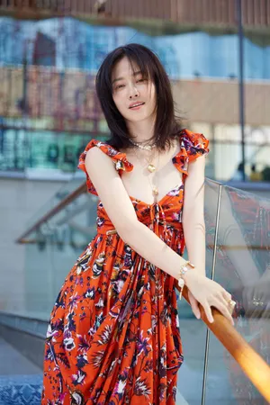 演员谭卓摩登性感写真图片_5