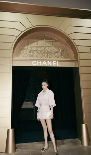 奚梦瑶甜美温婉活动写真图片_3