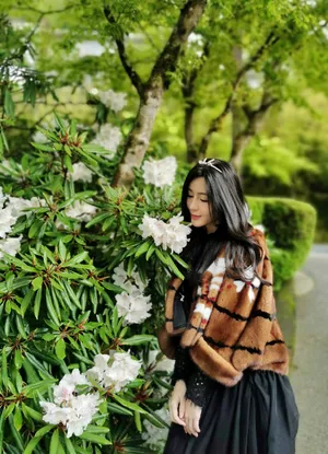 汤晶媚温和柔美旅拍图片_1