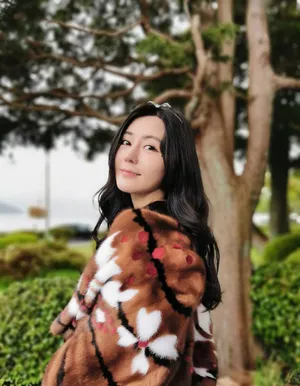 汤晶媚温和柔美旅拍图片_6