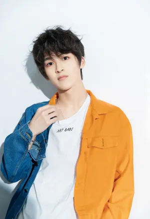创造营2019何洛洛清爽帅气写真图片_2