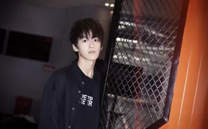 小鲜肉何洛洛休闲帅气图片_4