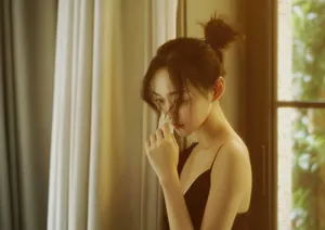 何泓姗初夏清凉写真图片